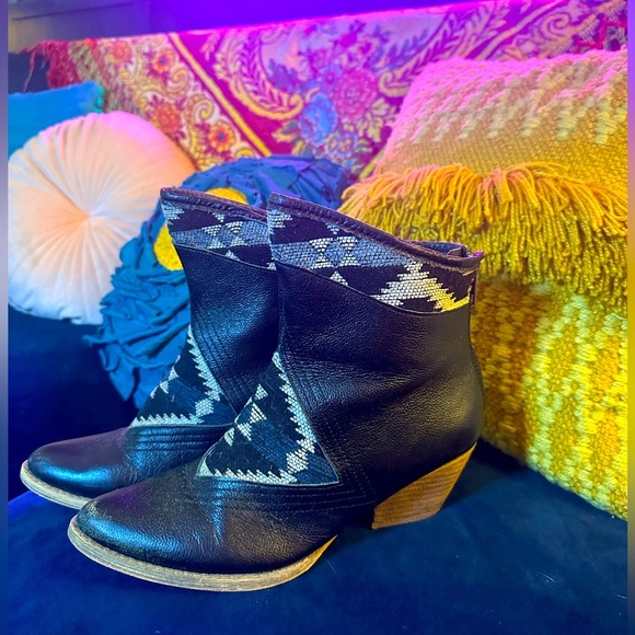 SBICCA Women’s Black Aztec Booties sz 8 - Picture 1 of 8